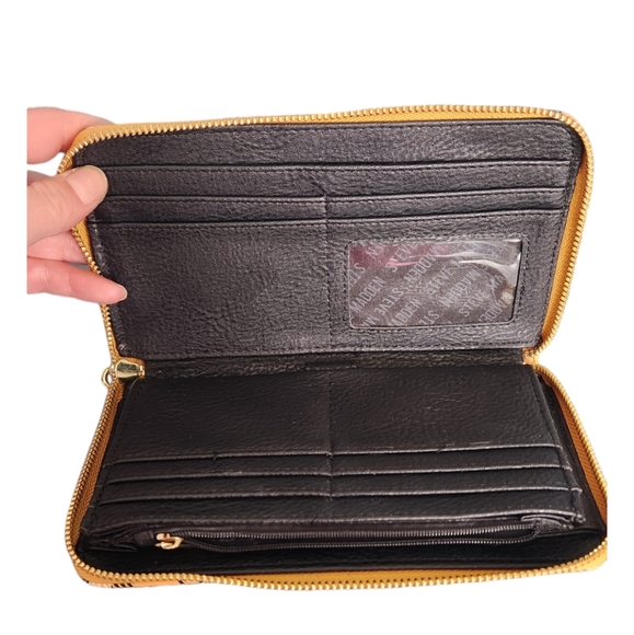 Steve Madden Womens Zip- Around Wallet in Yellow & Black Plaid - Picture 6 of 6